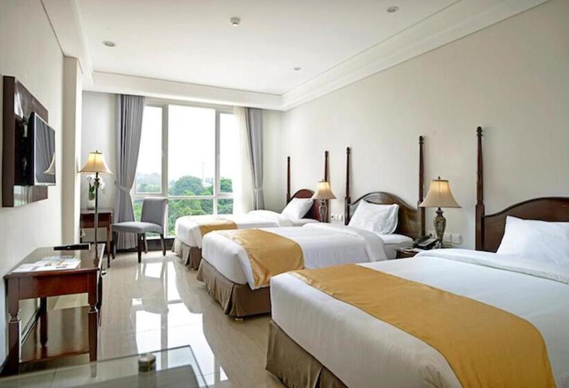 חדר משפחתי דלוקס, The Sahira Hotel Syariah