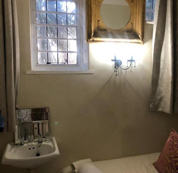 标准单人间共用浴室, Ashby Manor Guest House