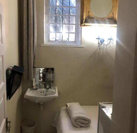 标准单人间共用浴室, Ashby Manor Guest House