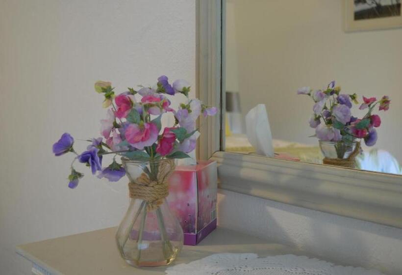 منزل غرفتين نوم, Treliver Farm