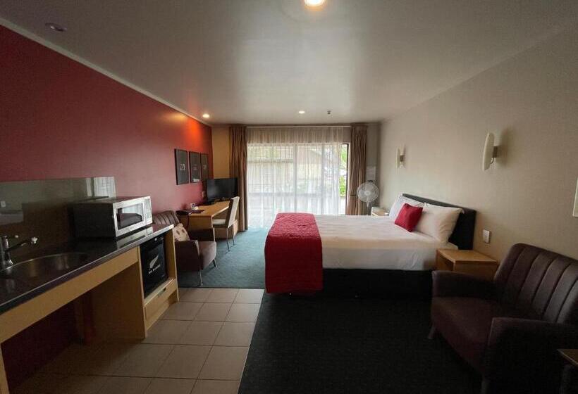 스탠다드 스튜디오, Bentleys Motor Inn