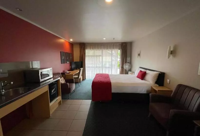 استودیوی استاندارد, Bentleys Motor Inn