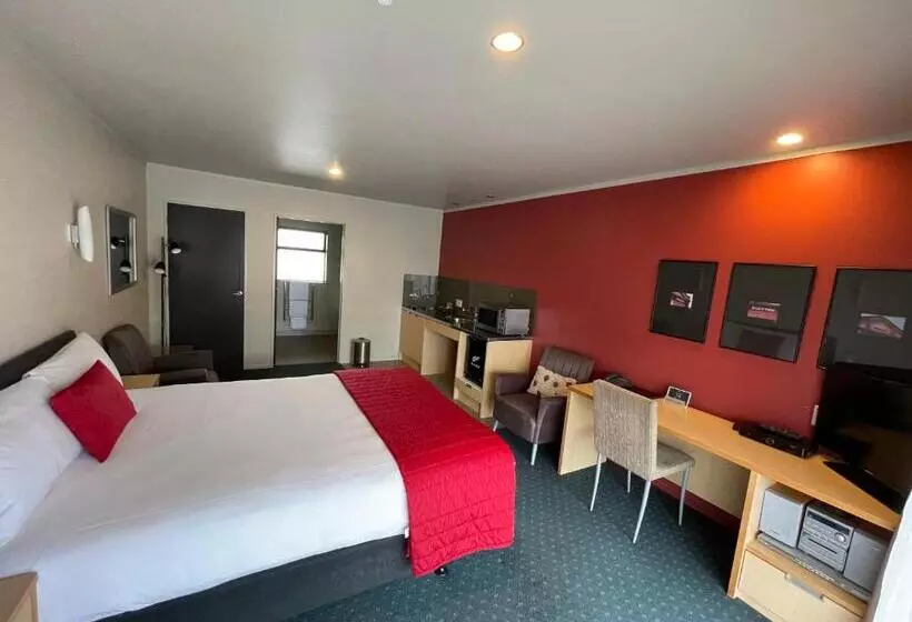 استودیوی استاندارد, Bentleys Motor Inn