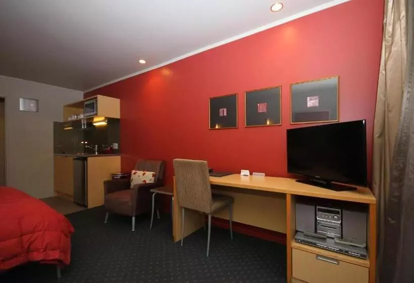 استودیوی استاندارد, Bentleys Motor Inn