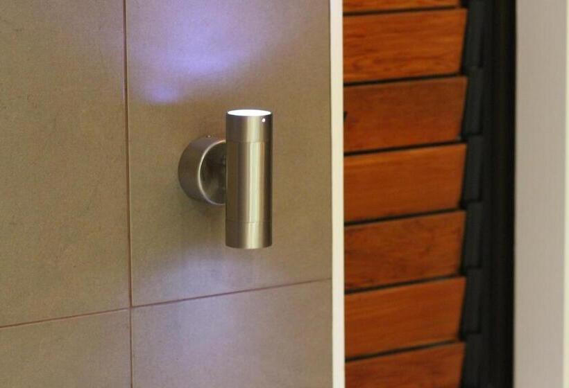 סוויטה עם ג'קוזי, Bentleys Motor Inn