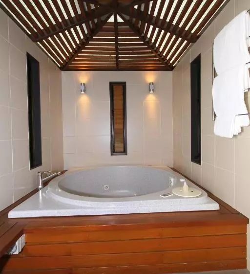سوئیت با وان آب گرم, Bentleys Motor Inn