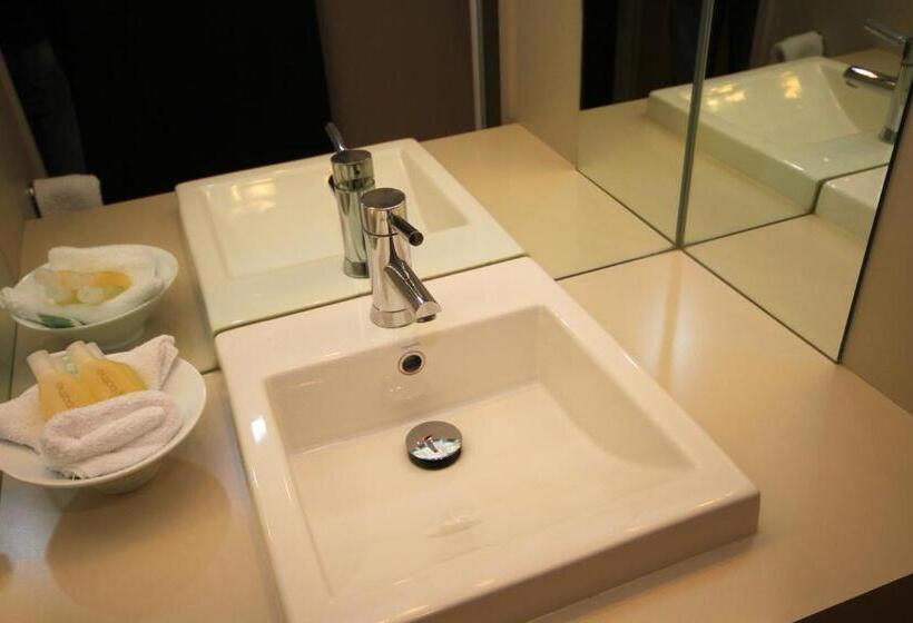 סוויטה עם ג'קוזי, Bentleys Motor Inn