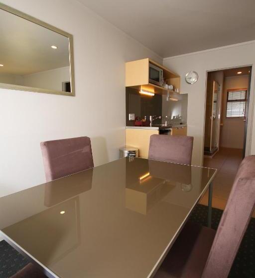 סוויטה עם ג'קוזי, Bentleys Motor Inn