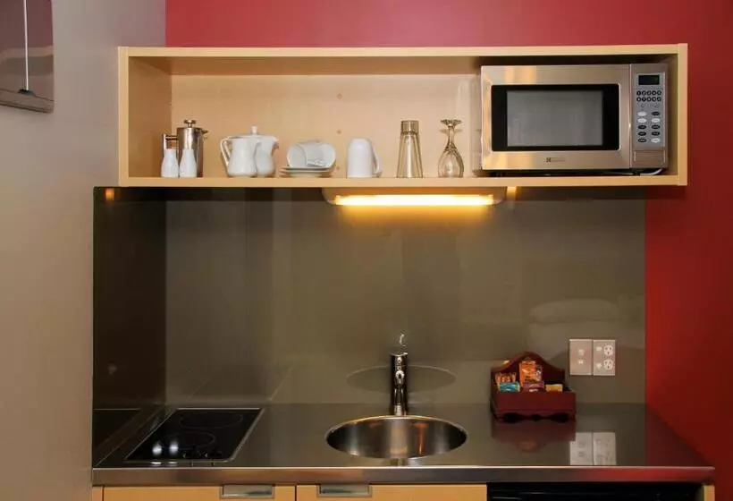 سوئیت با وان آب گرم, Bentleys Motor Inn