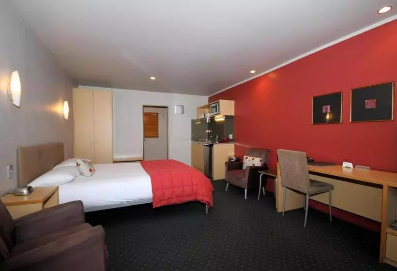 استودیوی استاندارد, Bentleys Motor Inn