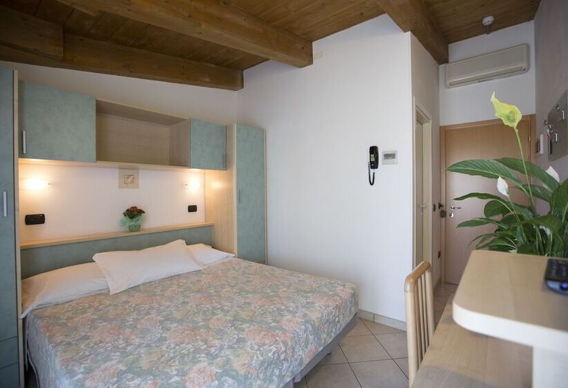 اتاق استاندارد, Desirée