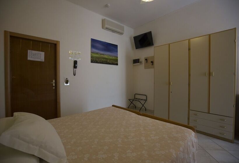 اتاق استاندارد, Desirée