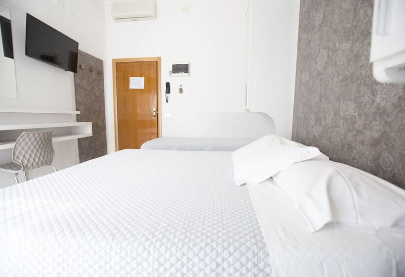 اتاق استاندارد سه نفره, Desirée