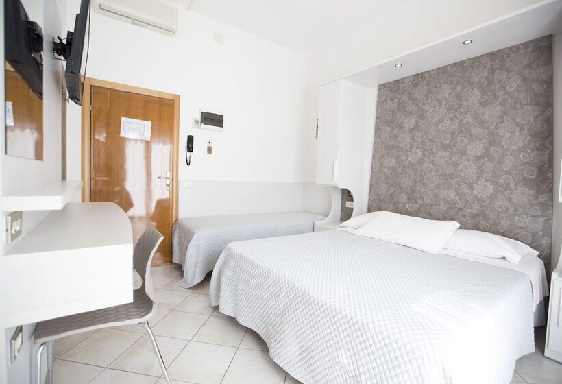 اتاق استاندارد سه نفره, Desirée