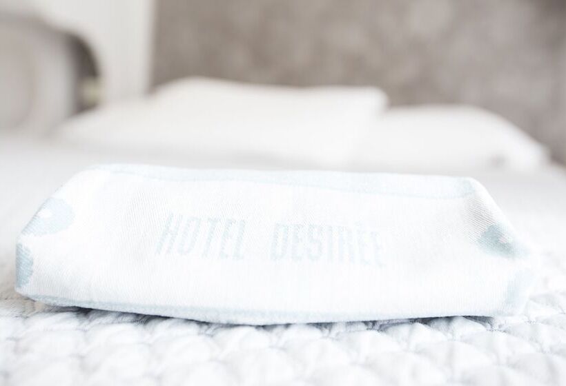 اتاق استاندارد سه نفره, Desirée