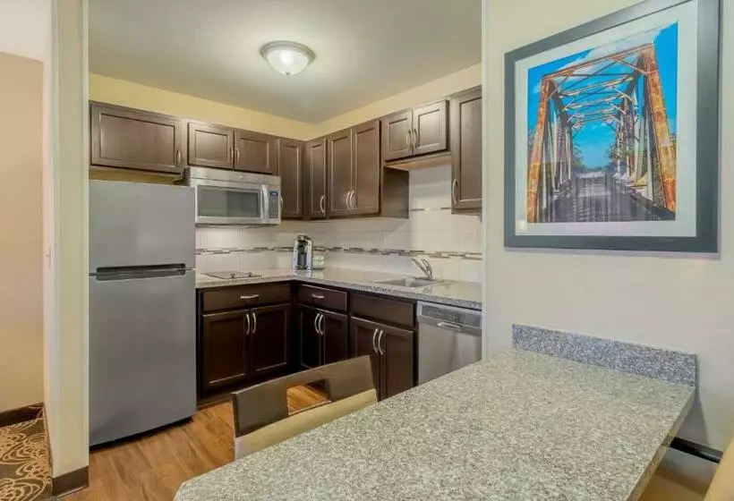Sviitti King-vuode, Landmark Suites Williston