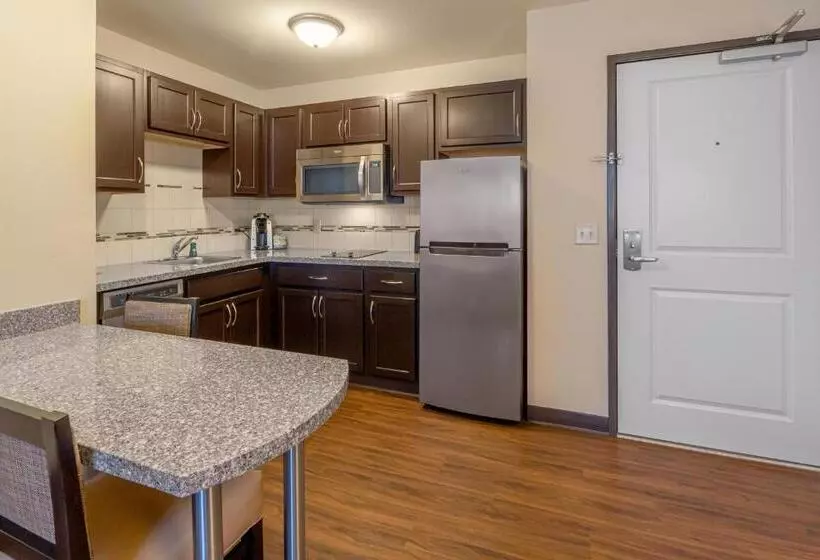 Standard-invahuone, Landmark Suites Williston
