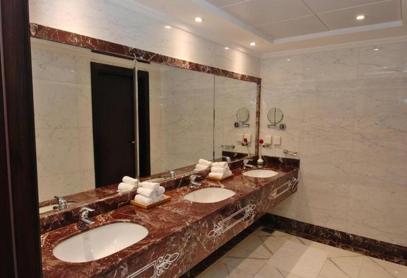 带大床的行政房间, Taiba Madinah