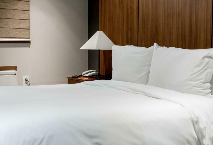Quarto Deluxe, Oriens Hotel & Residences Myeongdong
