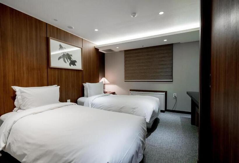 Quarto Deluxe, Oriens Hotel & Residences Myeongdong