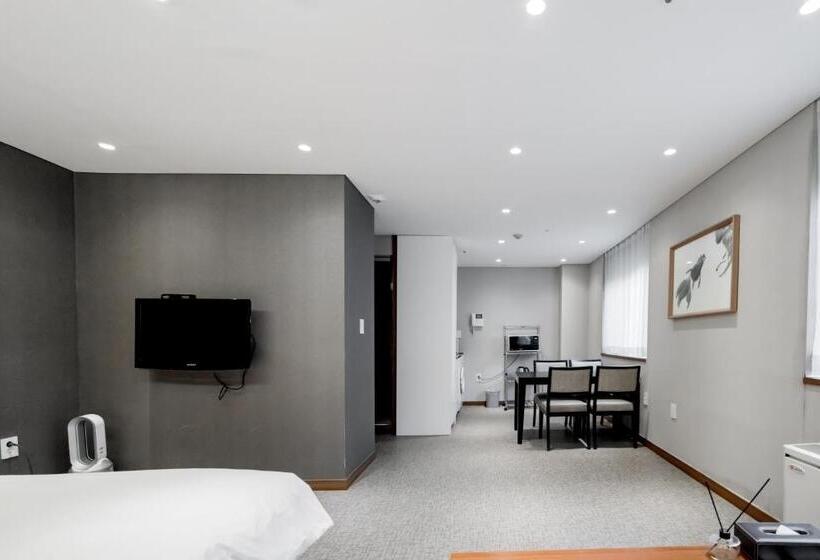 Quarto Premium, Oriens Hotel & Residences Myeongdong