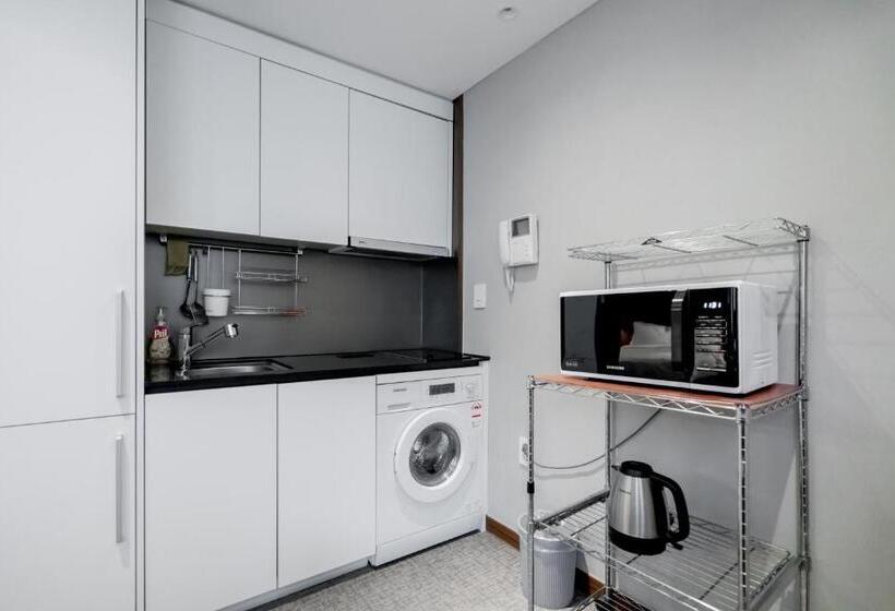 Quarto Triplo Premium, Oriens Hotel & Residences Myeongdong