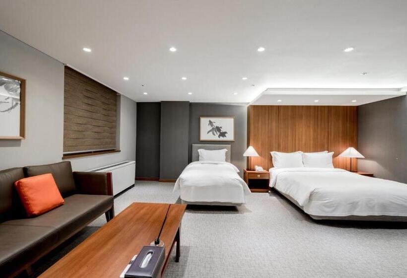 Quarto Triplo Premium, Oriens Hotel & Residences Myeongdong