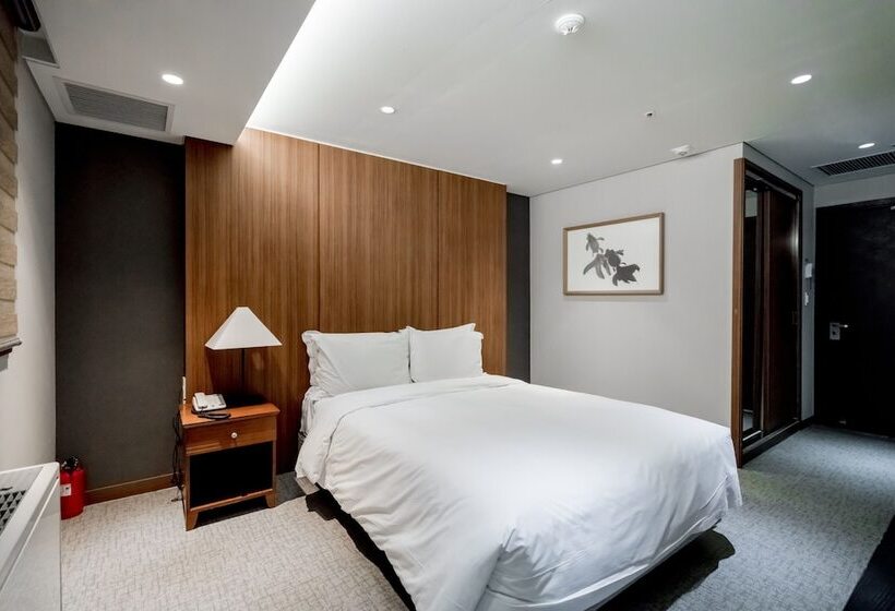 Quarto Deluxe, Oriens Hotel & Residences Myeongdong