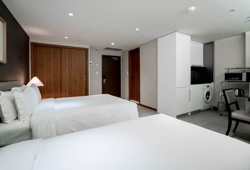 Triplo Executivo, Oriens Hotel & Residences Myeongdong