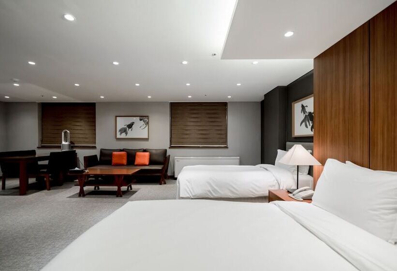 Quarto Triplo Premium, Oriens Hotel & Residences Myeongdong
