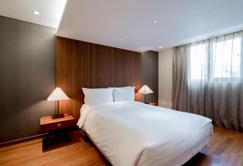 Suite Deluxe 2 Quartos, Oriens Hotel & Residences Myeongdong