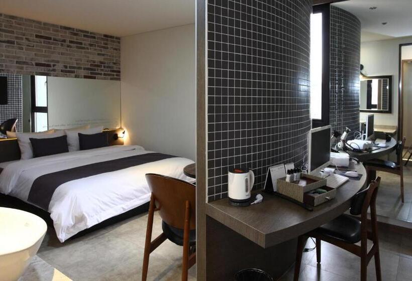 Quarto Estandar com Terraço, S&