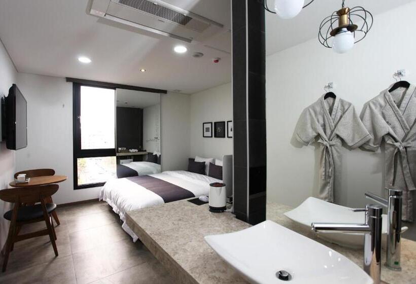 Quarto Estandar, S&