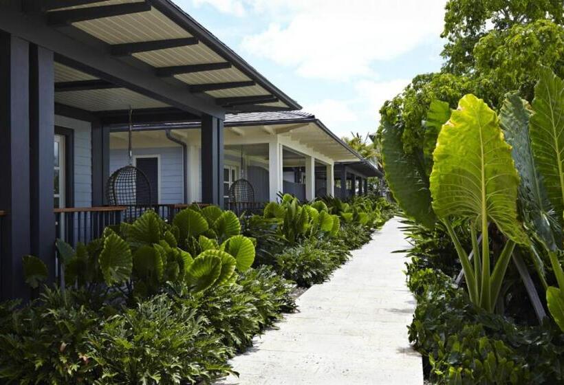 سوییت جونیور با چشم‌انداز استخر, The Island House