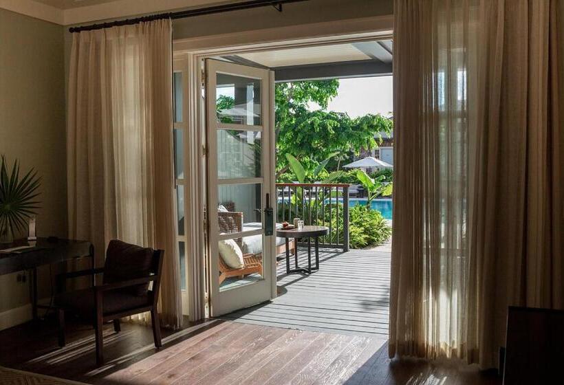 سوییت جونیور با چشم‌انداز استخر, The Island House