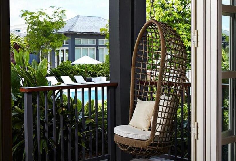 سوییت جونیور با چشم‌انداز استخر, The Island House