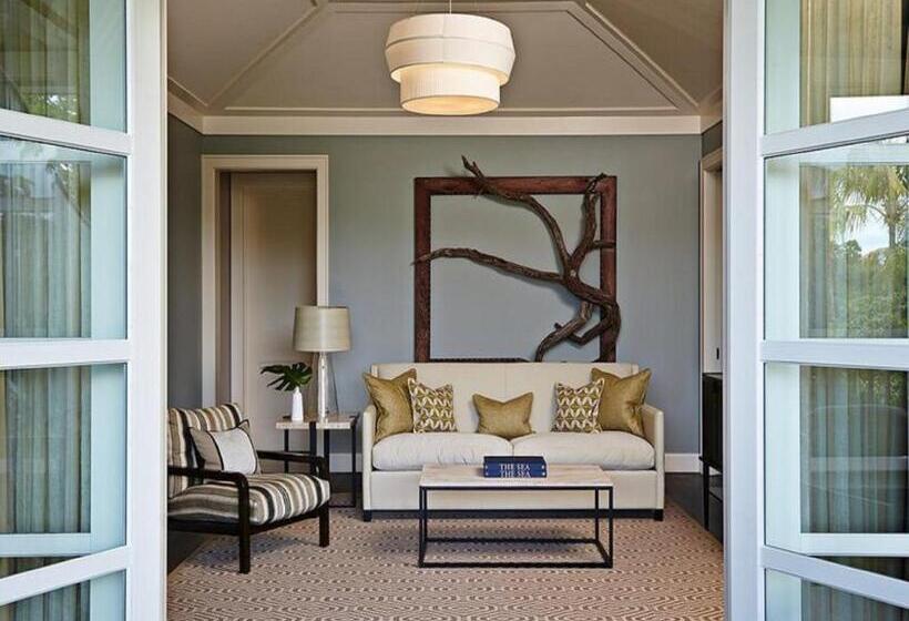 سوییت اجرایی, The Island House