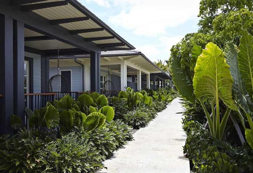 سوییت جونیور با چشم‌انداز استخر, The Island House