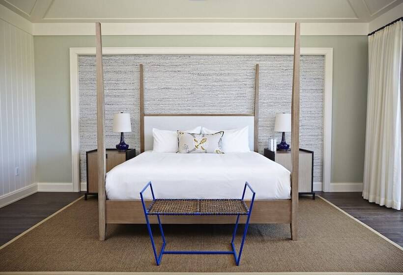 سوییت جونیور با چشم‌انداز استخر, The Island House