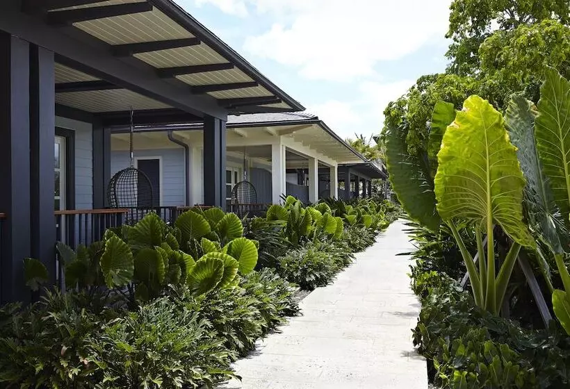 سوییت لوکس, The Island House