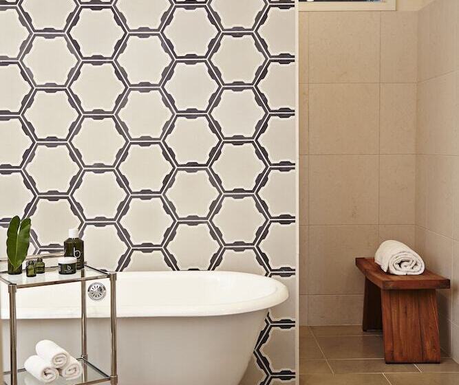 سوییت لوکس, The Island House