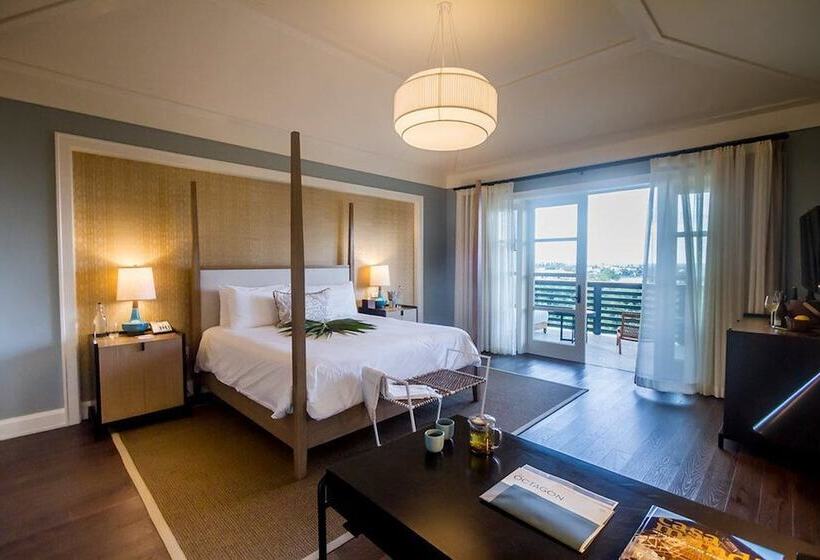 اتاق لوکس با چشم‌انداز باغ, The Island House
