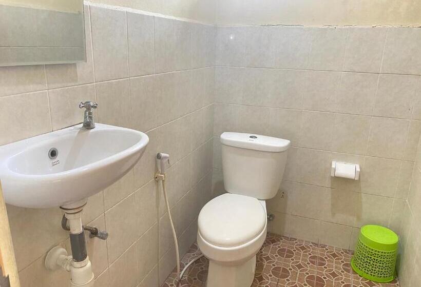 Basis Zimmer, Waringin Home Stay