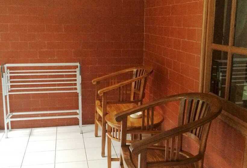 Basis Zimmer, Waringin Home Stay
