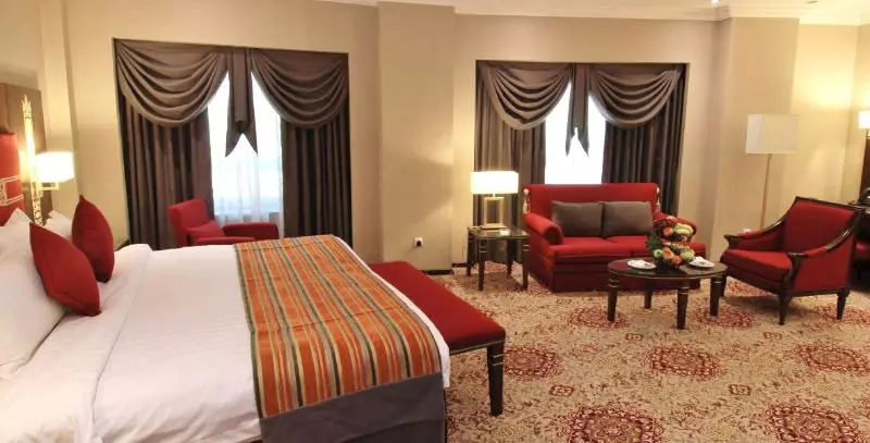 اتاق اجرایی با تخت بزرگ, Taiba Madinah