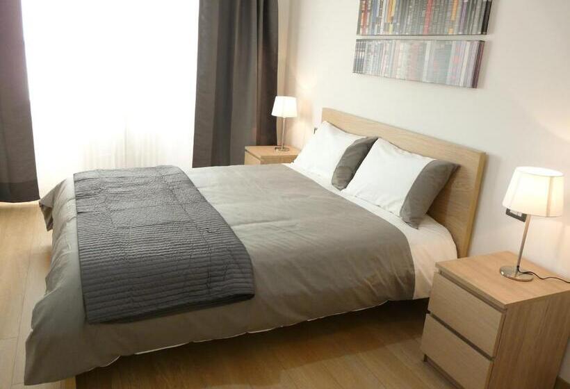 اتاق لوکس خانوادگی, Atticoromantica