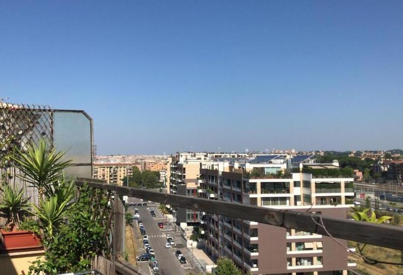 اتاق لوکس خانوادگی, Atticoromantica