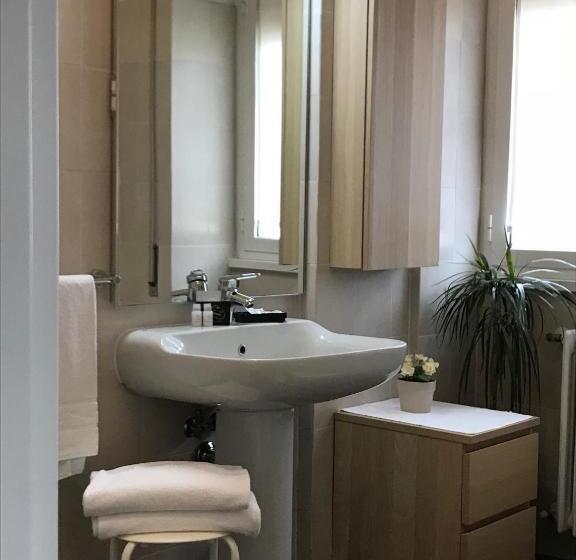 اتاق لوکس خانوادگی, Atticoromantica