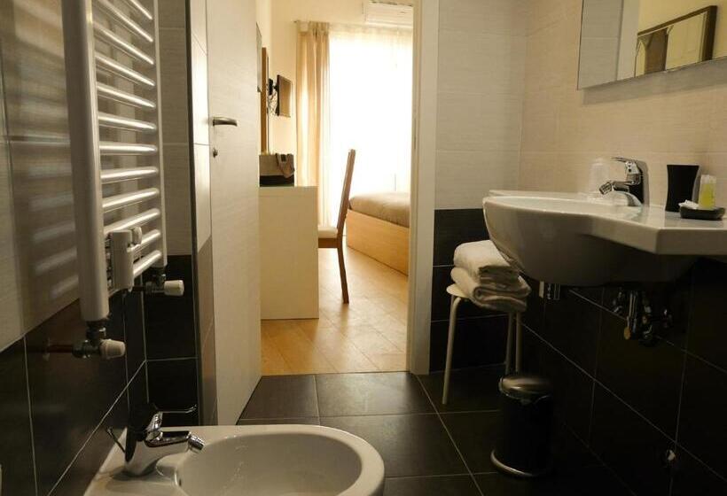 اتاق استاندارد, Atticoromantica