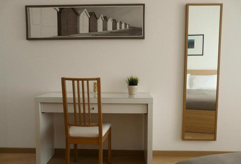 اتاق استاندارد, Atticoromantica